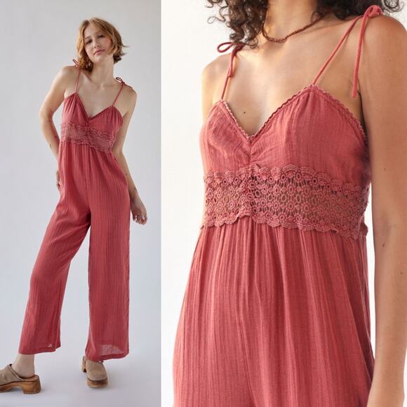 Urban Outfitters Tilly Lace Inset Crochet Boho Gauze Jumpsuit Rust Red Sz S NWT - Picture 1 of 12